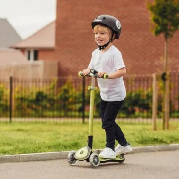 GLOBBER ELITE PRIME LIGHTS SCOOTER - LIME GREEN - 444-806