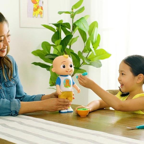 JASWAR COCOMELON DOLL ROTO DLX INTERACTIVE JJ - CMW0058