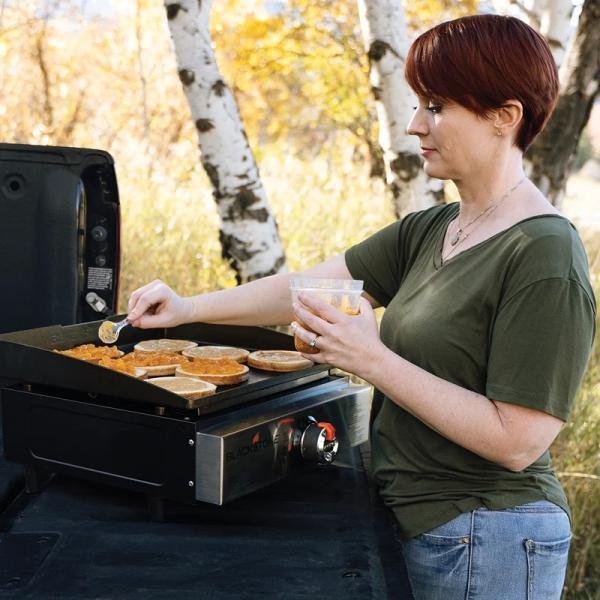 Blackstone 17 inch Table Top Griddle with Hood 2105