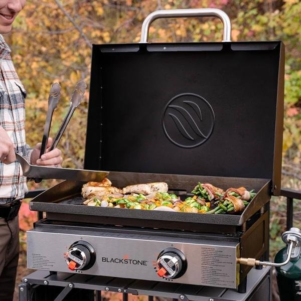 Blackstone 22 inch Table Top Griddle with Hood 2141