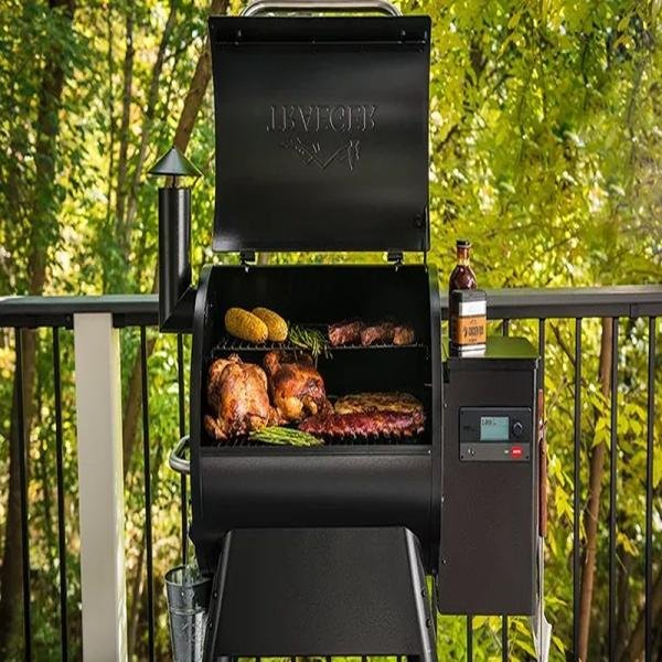 TRAEGER PRO 575 WOOD PELLET GRILL - TFB57GLEC