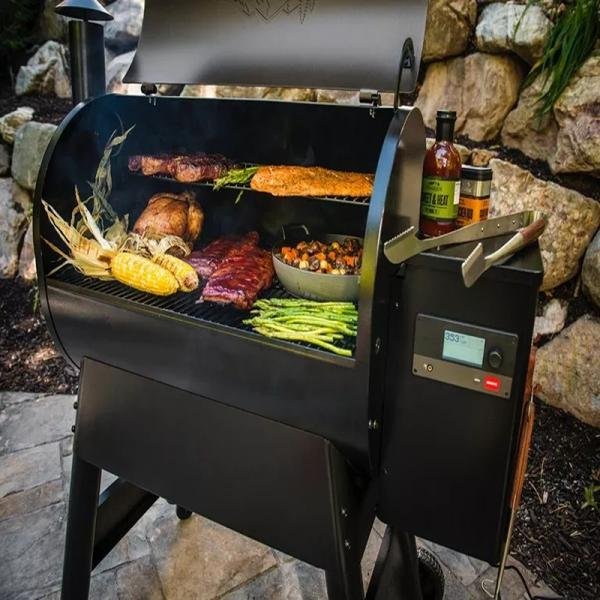 TRAEGER PRO 780 WOOD PELLET GRILL - TFB78GLEC