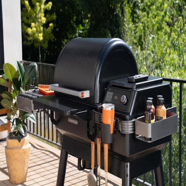 TRAEGER IRONWOOD 616 WOOD PELLET GRILL - TFB61RLGG