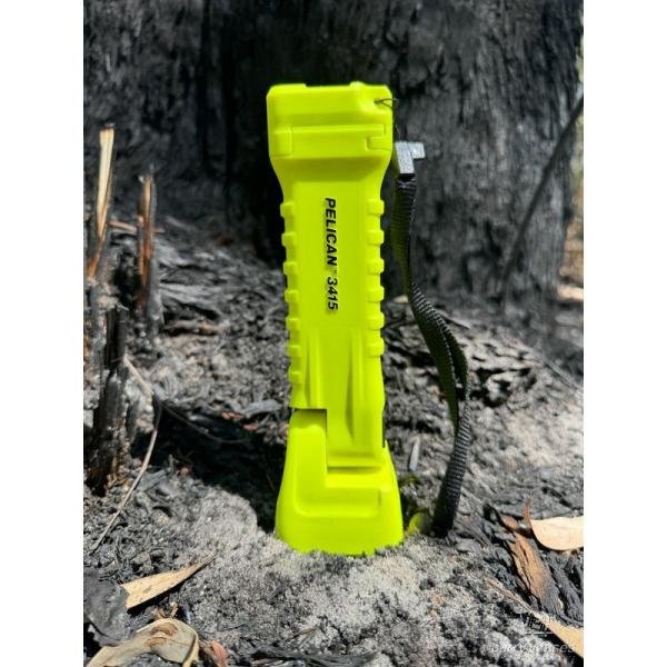 Pelican 3415,3AA RGHT ANGLE APPRV'D LIGHT LED,YW - 034150-0102-245