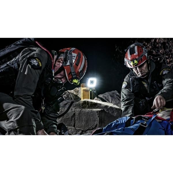 Pelican 9050,LI-ION/AA SPOT+FLOOD LANTERN,YW - 090500-0000-245