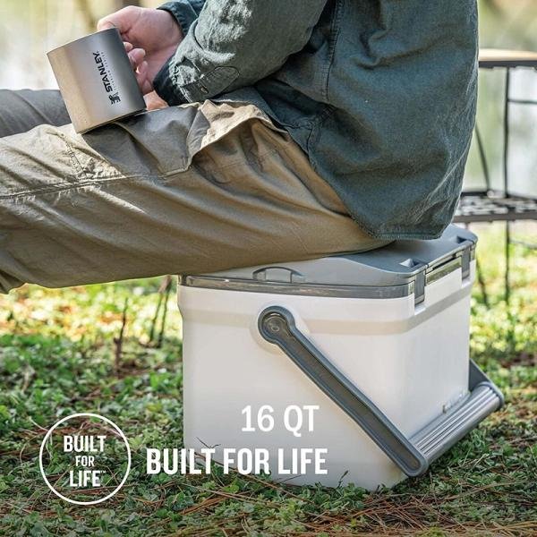 Stanley Cooler 28L / 30QT Polar White - 10-01936-039